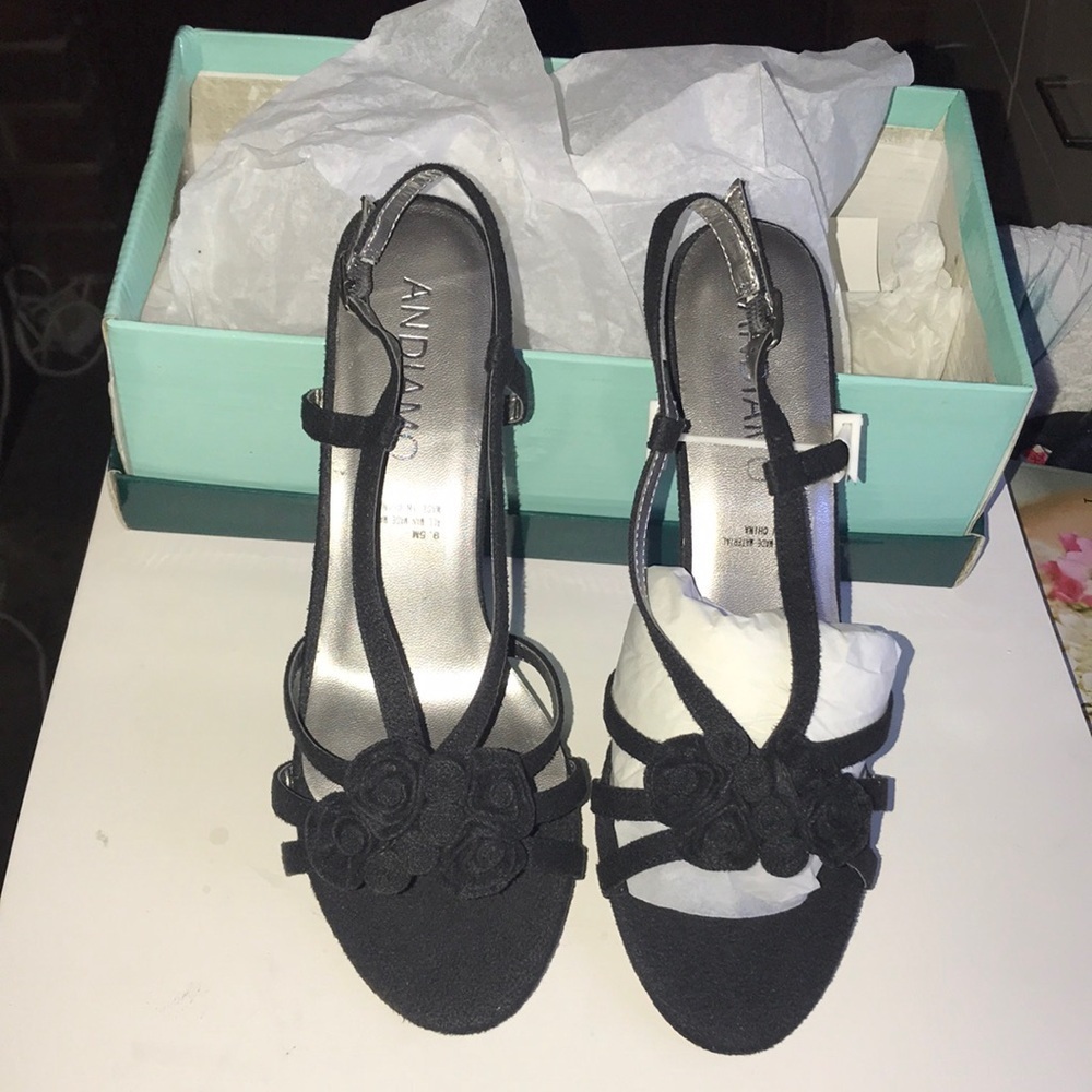 NIB Andiamo Faux Suede Heels